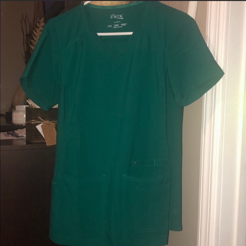 New Cherokee Iflex hunter green scrub top
